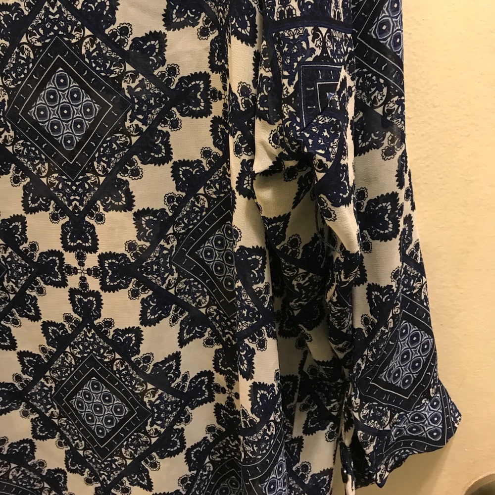 Blue Patterned Button-Down! - Picture 5 of 5
